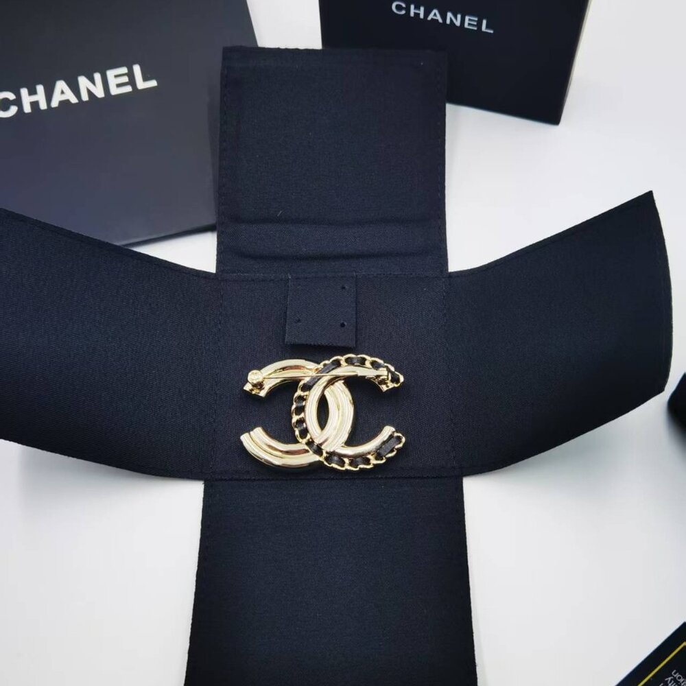 ✨✨CHANEL BROOCH - Picture 3 of 5